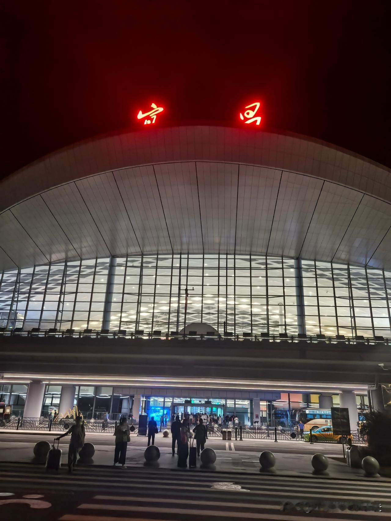 宜昌要被逼着赶路了。
省里明确点了将，2030年GDP要冲上一万亿。对一个才跨过