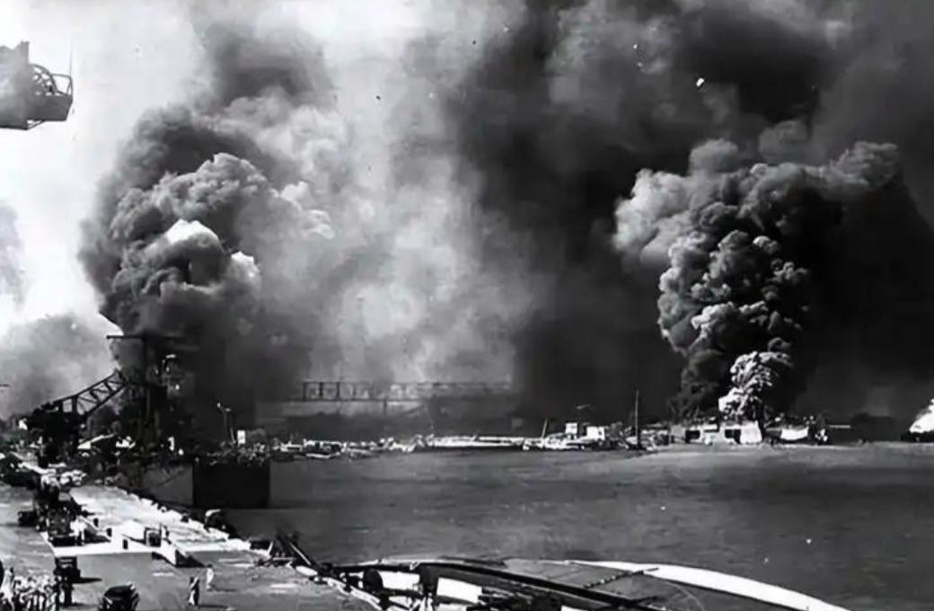 1943年，泰国三万大军入侵云南，93师师长派500敢死队夜袭，一把火烧掉了泰军