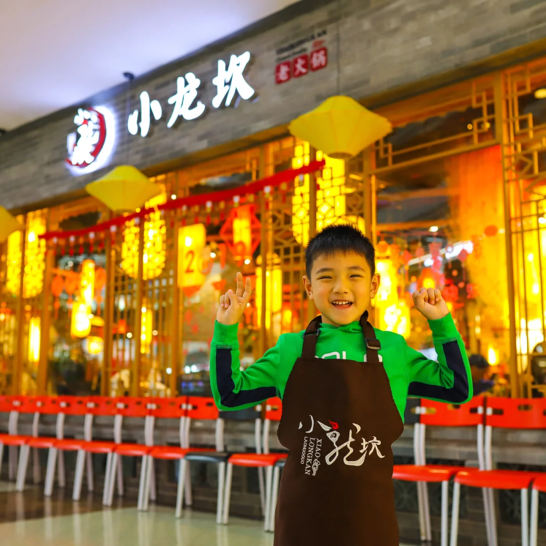 快过年了，特想念川渝老火锅，中午便带上岳父岳母一起到小龙坎老火锅大吃一顿！