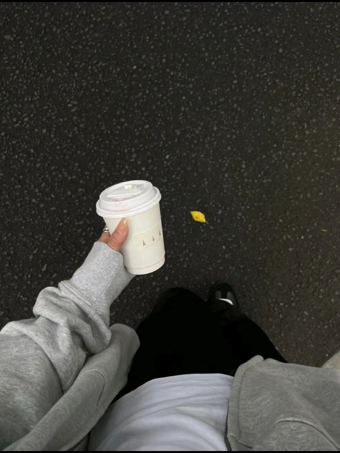 𝚆𝚒𝚗𝚍   ࿐ “ 敬月光 敬自由，敬千万次缝补生活的自己” 