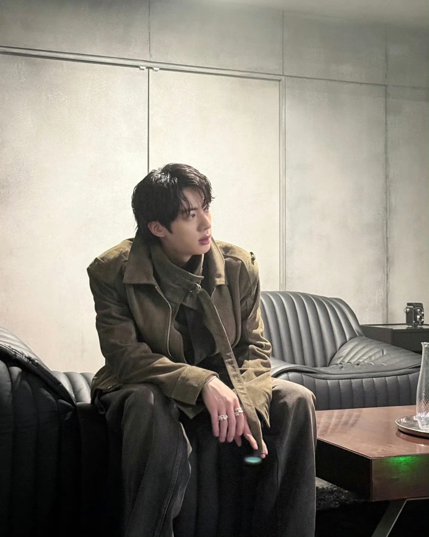 我不知道 我从出生开始就被我哥哥灌输了我的世界只需要他一个人存在的思想 我到现在