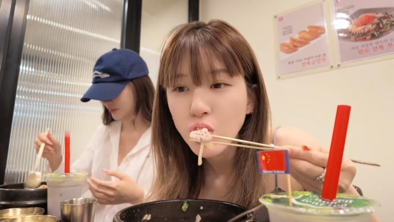 饭点看这个吃播里一个小露嚼嚼嚼，特别下饭多干几碗饭 