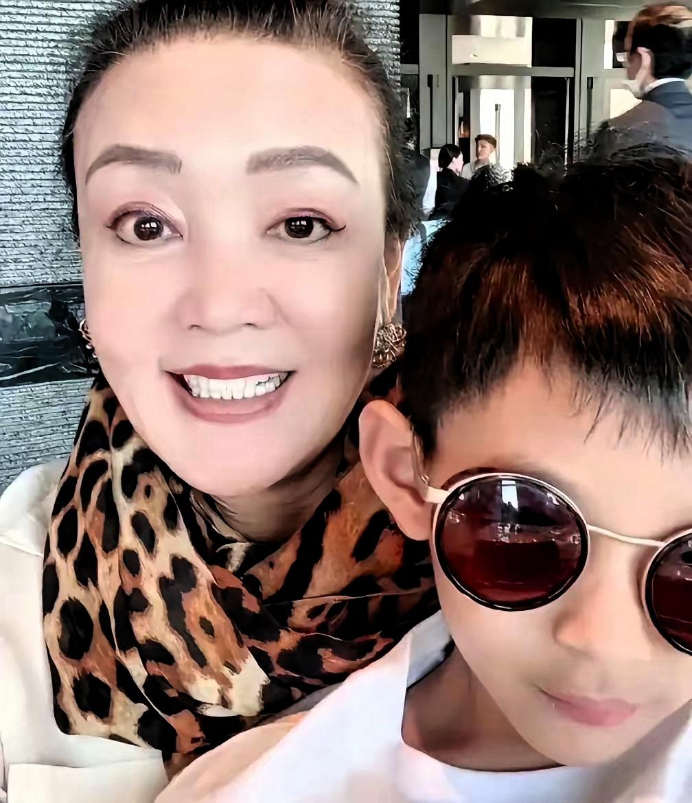 那个叫兰姐的女人, 提起孙子的名字, 叫箖箖, 她记得他属猴, 长辈们也属马, 