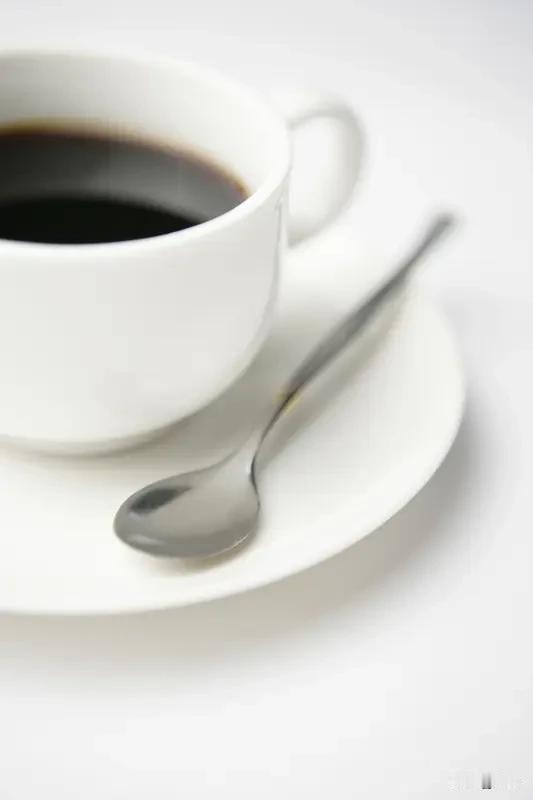 人民生活水平提高那可是全方位的。就说穿衣打扮，以前大家只求能穿暖，现在追求时尚和