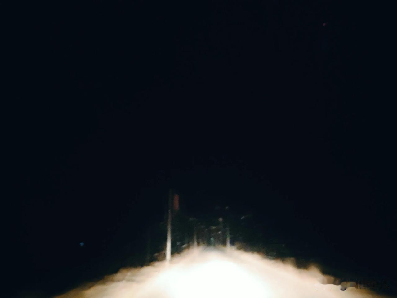 我想你了，这或许是人间最真情的表露，在情感的世界，睁开眼和闭上眼都会有想的人。