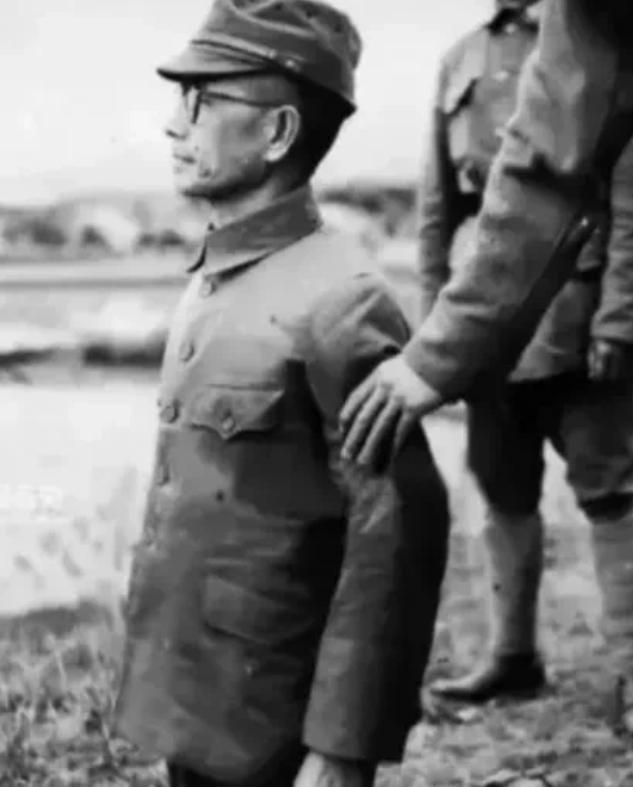 1947年，一个日军中将被执行枪决。然而，连中三枪他都没死。突然，监刑军官对开枪