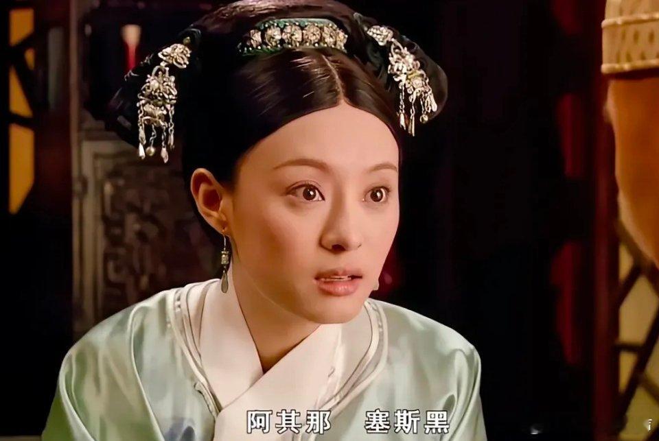 《甄嬛传》里嬛嬛给安陵容赐“鹂”字封 号的操作，堪称从皇上那儿偷师的巅峰之作。想
