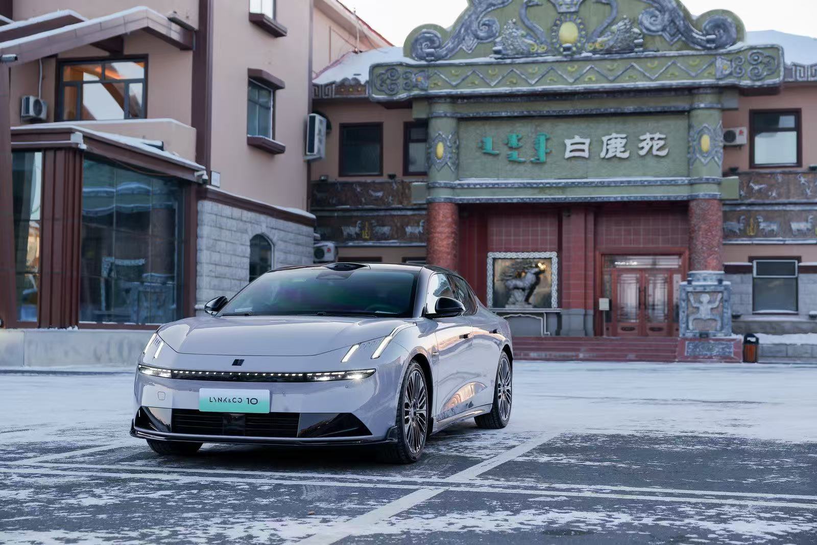 领克的新能源转型就是从EM-P开始的，EM-P融合了领克对安全的执念，更吸收了时