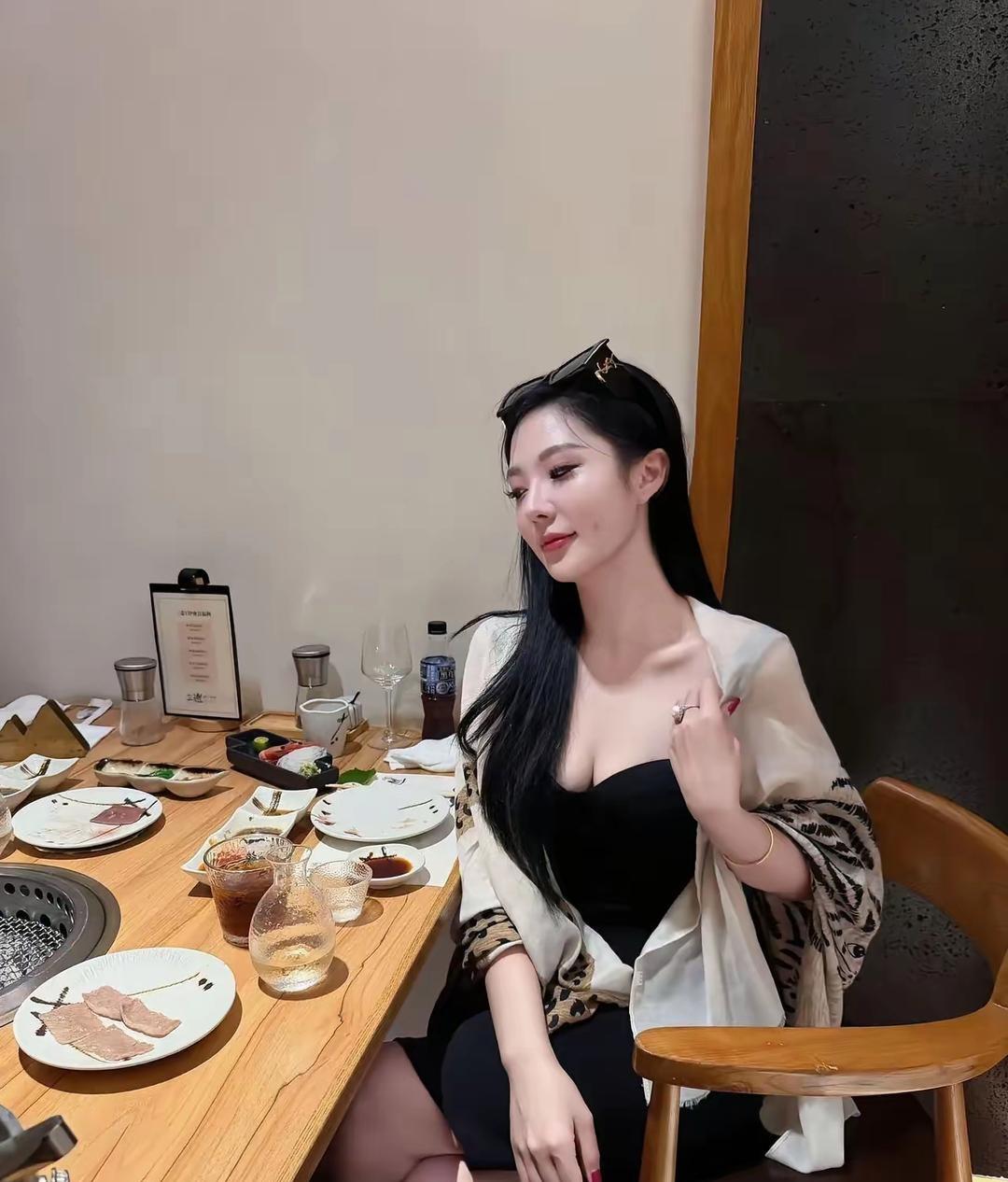 这是我见过最漂亮的美女，精致感极强。