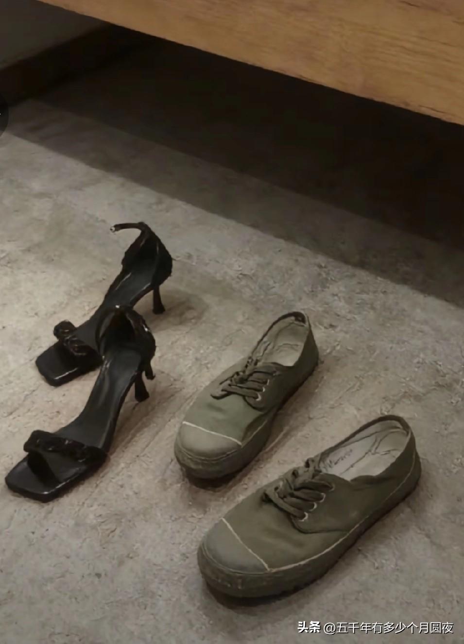 帆布鞋的爱情宣示：自信、平等、尊重。