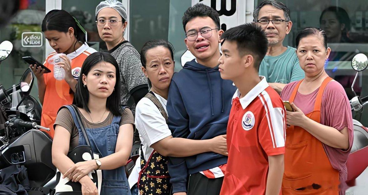 泰国名校变屠宰场，14岁男孩遭欺凌后，拿祖父手枪血洗校园后自杀 