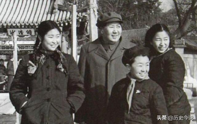 网传李敏李讷姐妹不和？李讷晚年含泪坦言：最难时全靠姐姐
 
阅读此文前，诚邀您点