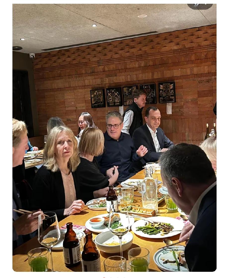 1月28日晚，英国首相斯塔默现身北京三里屯的一坐一忘餐厅，巧的是美国财长耶伦访华