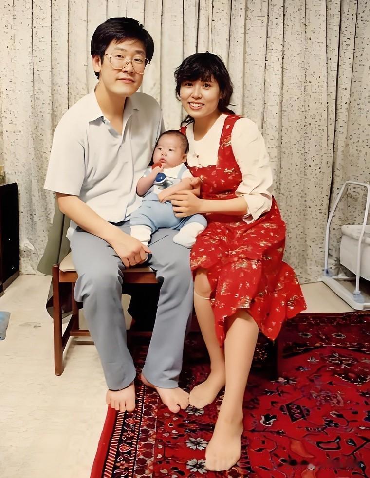 “平民总统”李在明——这是韩国老百姓对他的称呼，称呼里满是亲切与信任，

李在明