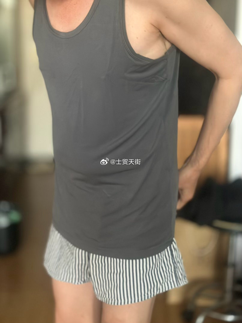日常买背心 