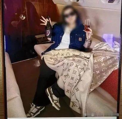 老板监视员工微信只需300元？小心违法！
 
现在网上有不少所谓“员工监控软件”