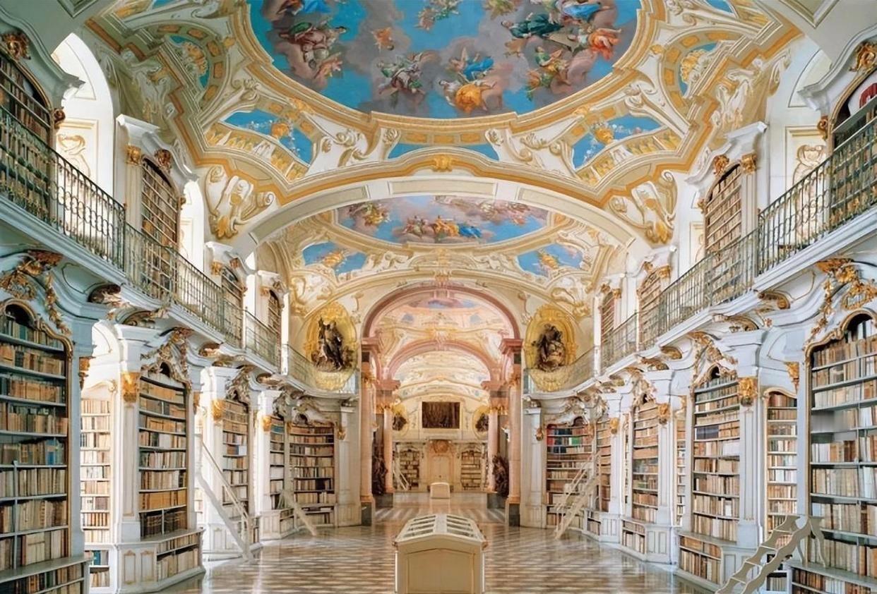 阿根廷作家博尔赫斯：“如果世界上有天堂，那一定是图书馆的模样。” ​​​