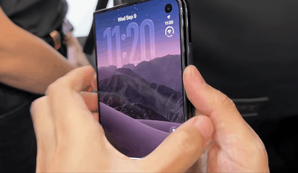 iPhoneDuo 折痕 打开有一个磨砂效果，好神奇啊 ​​​