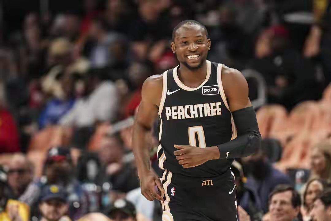 随着热火和魔术先后输球，没有比赛的老鹰队，居然被从东部第八直接抬进东部第六。回头