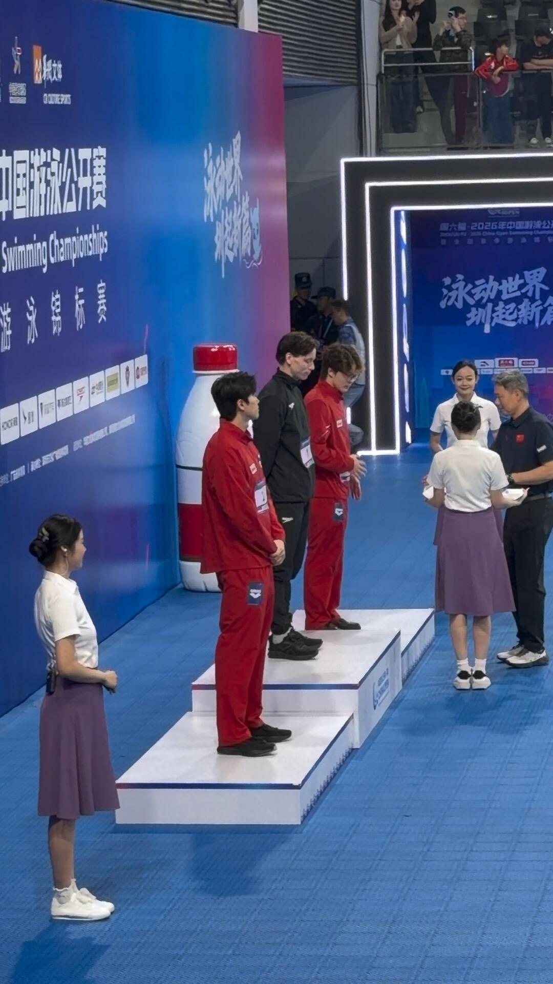 旺顺是真帅气。出场音乐特别符合，游泳届的美男子，一站就出众！
第二名也挺开心，就