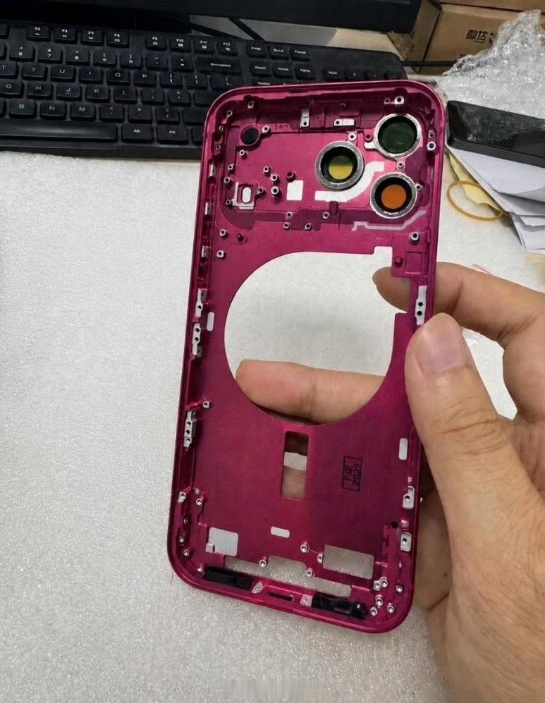iPhone18ProMax配色据最新消息，iPhone 18 Pro Max 