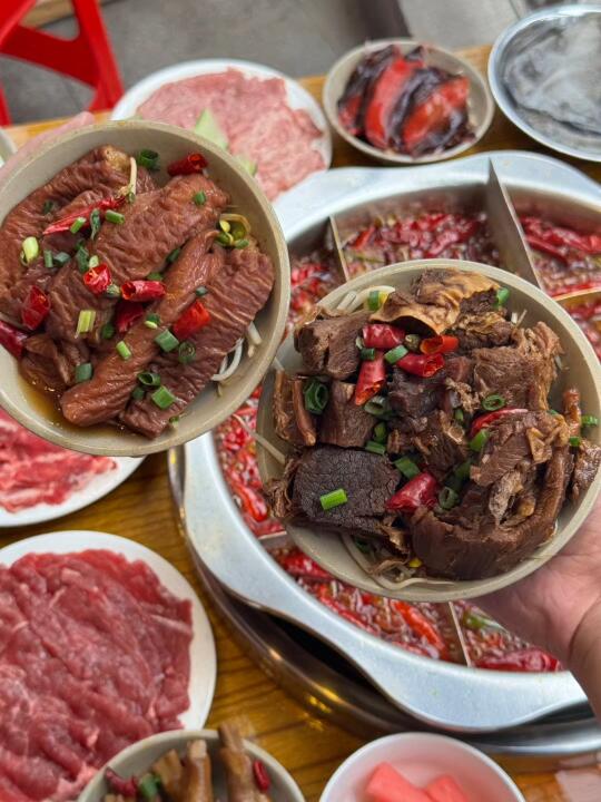解放碑鲜货王者！怪不得本地人也在排队