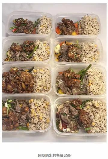 3小时做8顿饭 下班一热就能吃
        不少上班族爱上集中备餐，抽出3小