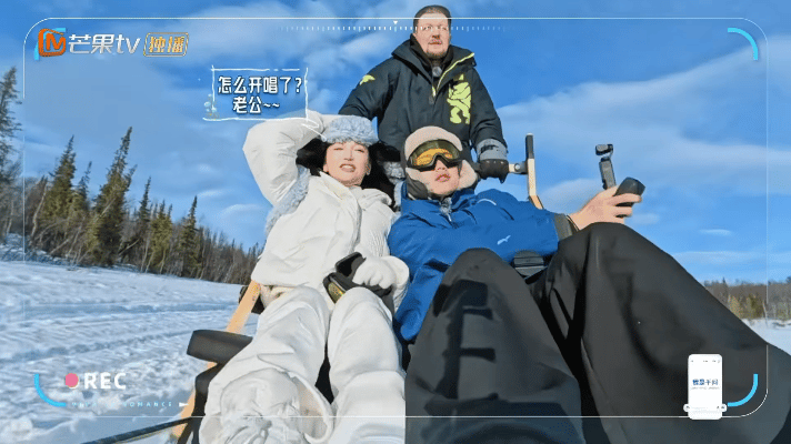 金莎掉进雪坑了 金莎一时滑雪一时爽，掉进雪坑很不爽（bushi  本来夫妻俩在雪