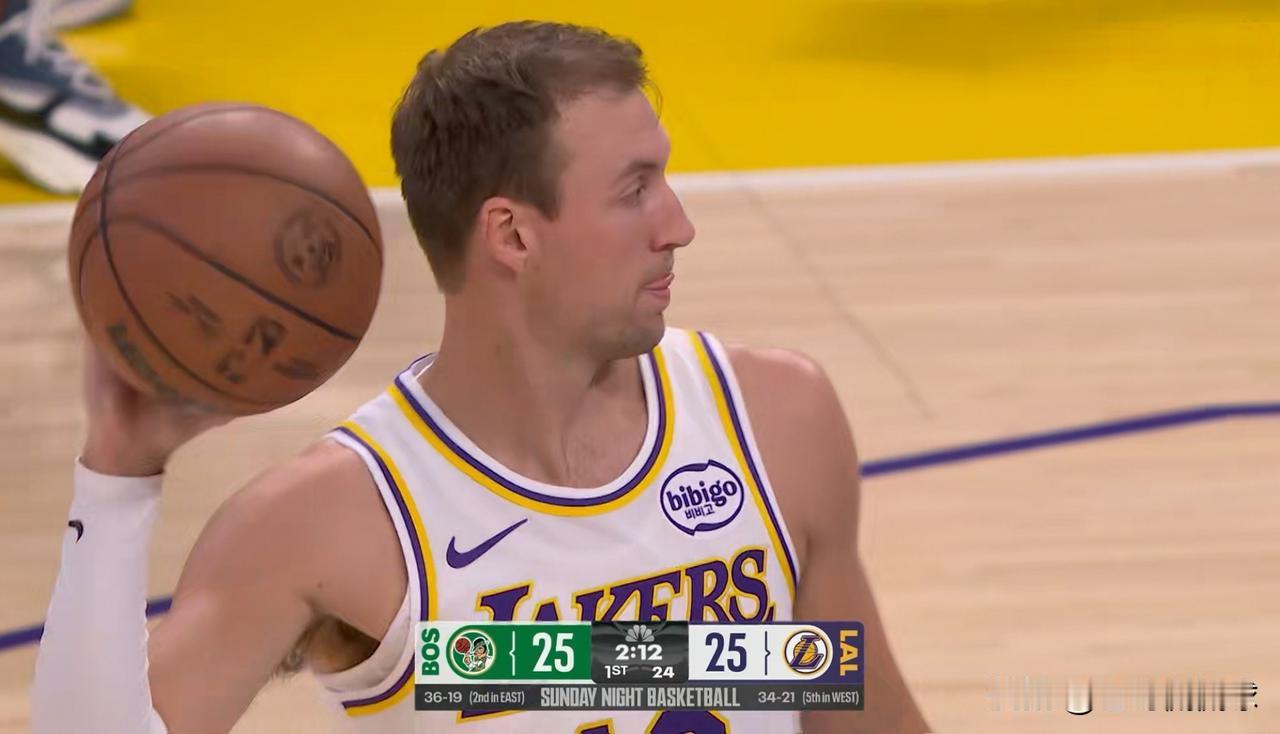 湖人神射手肯纳德的出手次数真是太少的可怜！在今天进行的湖人和凯尔特人的比赛中，目