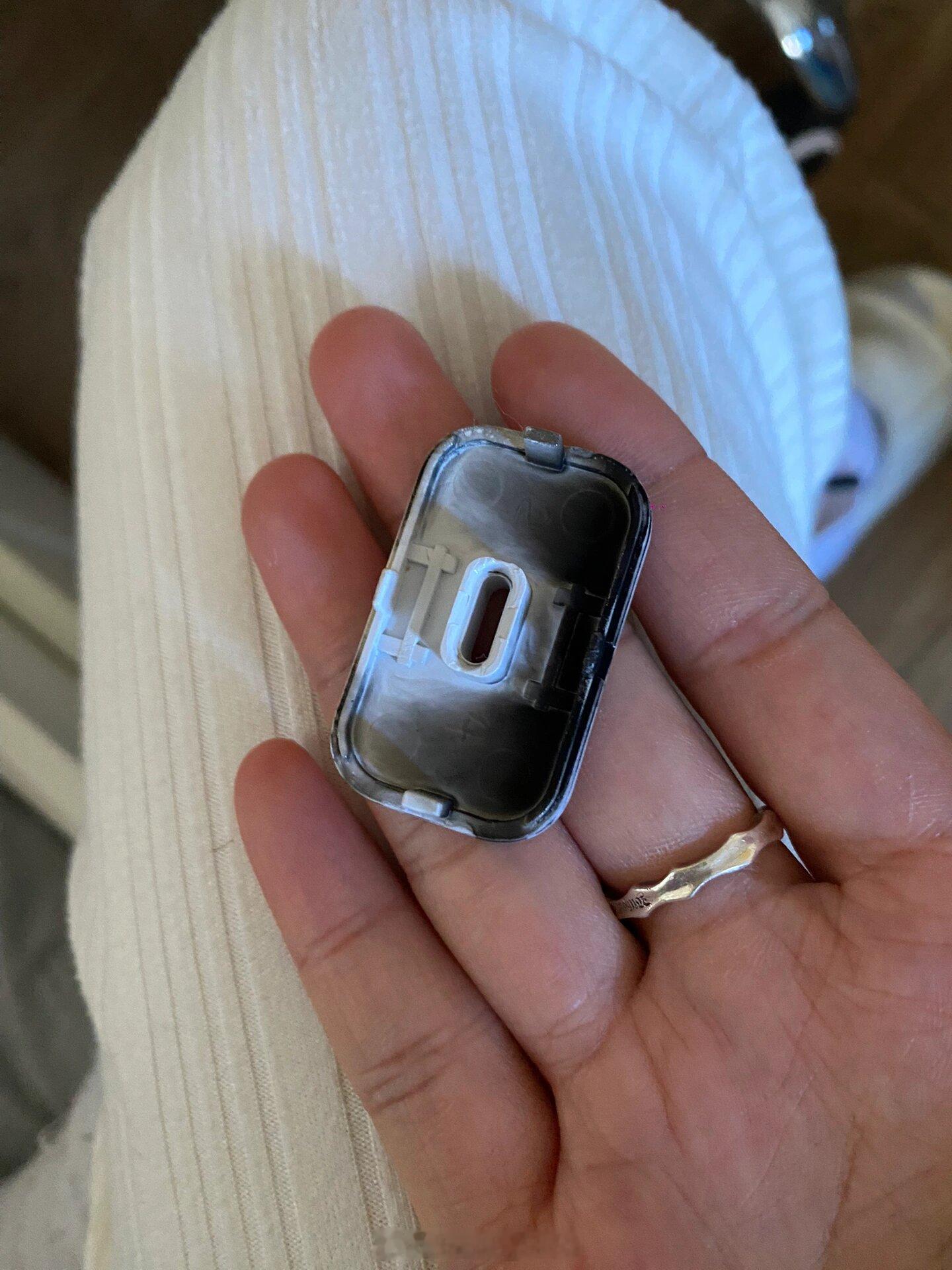 女子彻夜充电致全身70%烧伤 不是...什么手机呀，还是说充电器的原因啊好恐怖呀