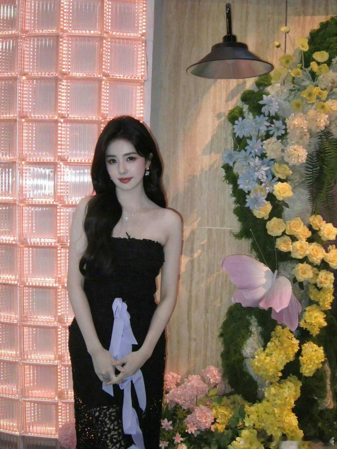 唐宫奇案 我的评分：白鹿说东北话的灵魂画师白鹿亲手给王星越系黑纱，动作轻到心软，