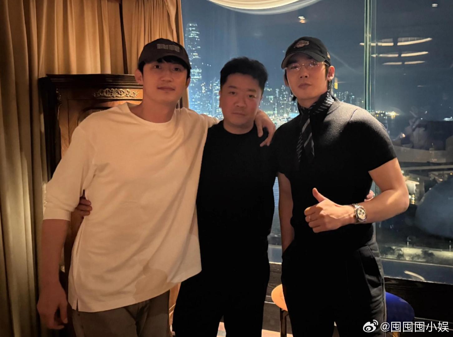 黄景瑜于适同框合照黄景瑜于适同框合照，老乡见老乡。黄景瑜于适素颜同框