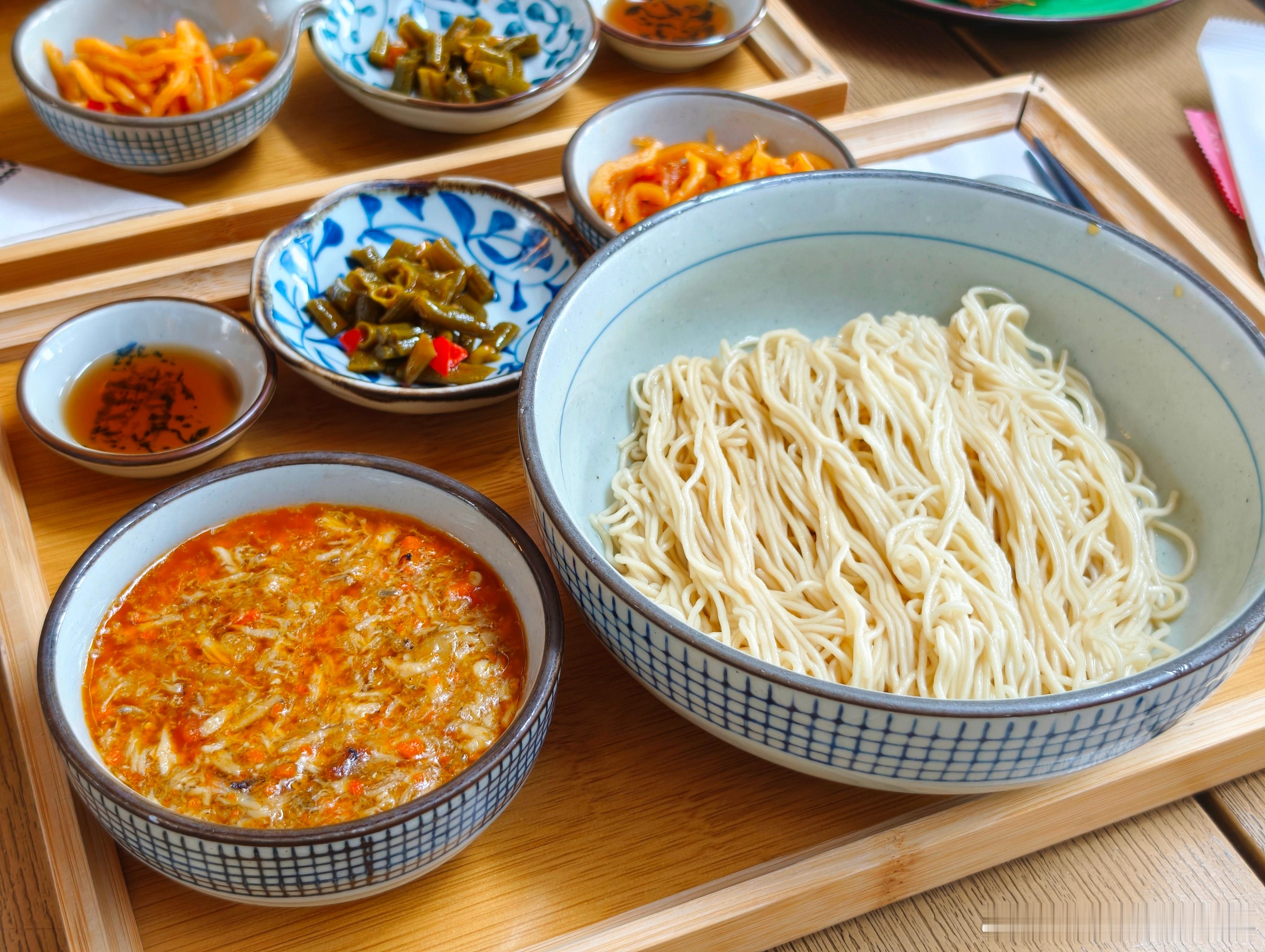 中午吃蟹黄面～