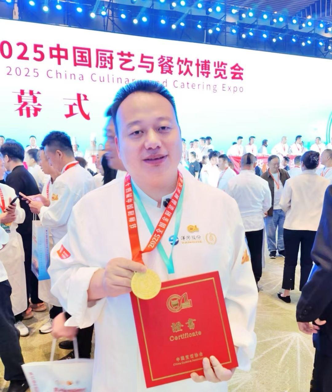 彭真：致力于升维衡东土菜文化

文中国湘菜文化大师邓杰

近十多年来，彭真作为衡