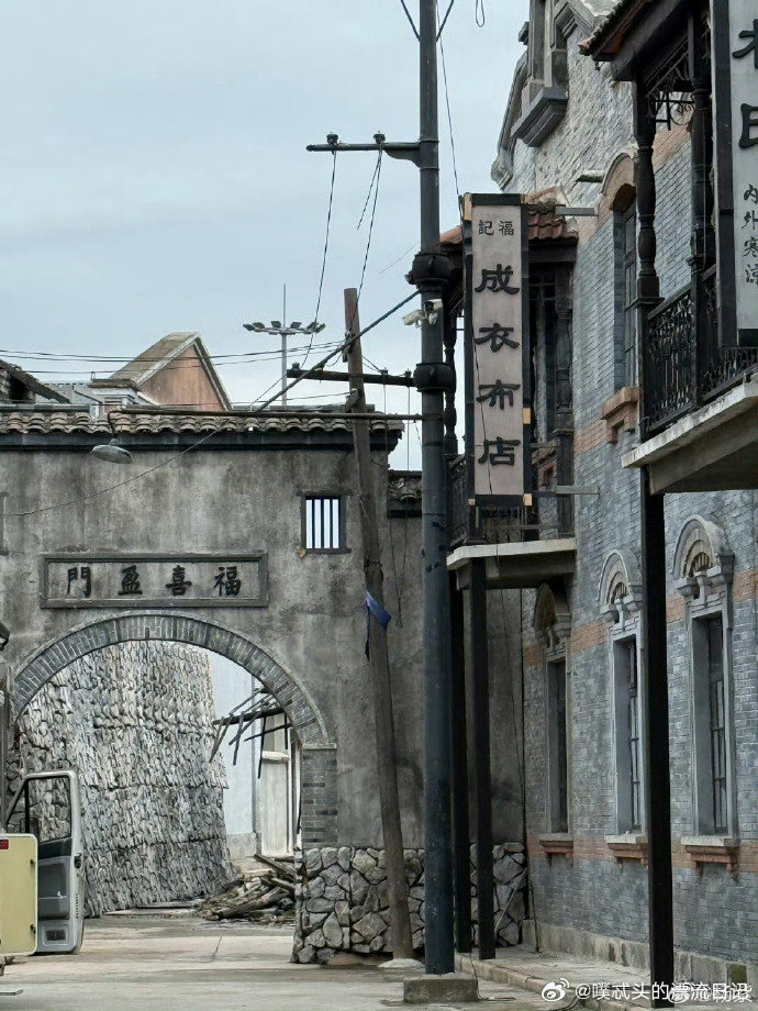 杨紫元宵节六宫格杨紫晒董竹君日常节日氛围感拉满，杨紫元宵节六宫格温柔来袭，董竹君