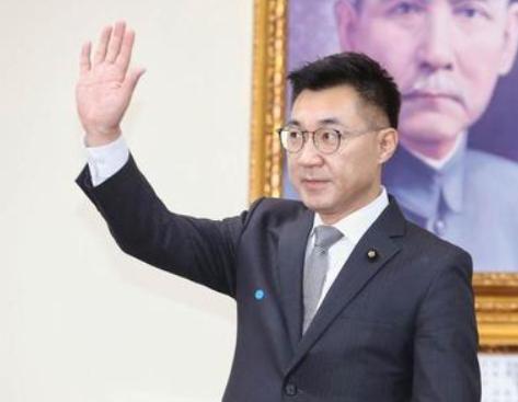 江启臣烂泥扶不上墙！
放着郑丽文不抱，
反倒成全杨琼樱刷存在感！


江启臣这一