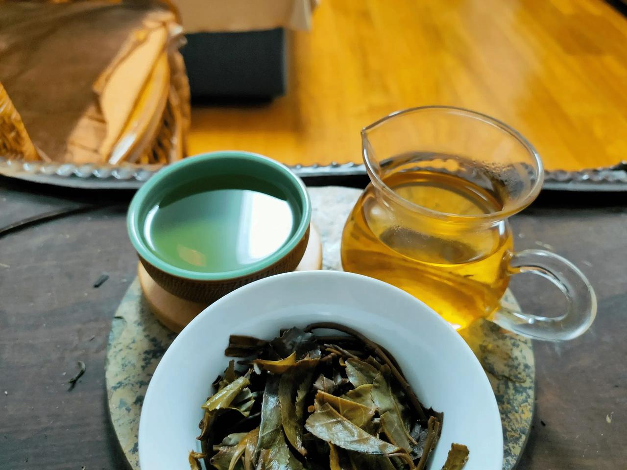 养生的精髓，从来不在名贵药材或繁文缛节里。谁能说清晨一杯温水，不是给身体最好的唤