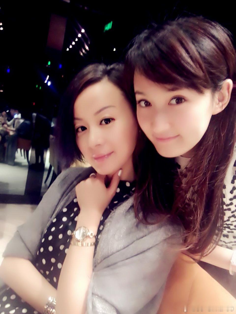 同月同日同血型的闺蜜被李大小姐包养的一天一个年轮似乎没有变化我们好像只是都长大了
