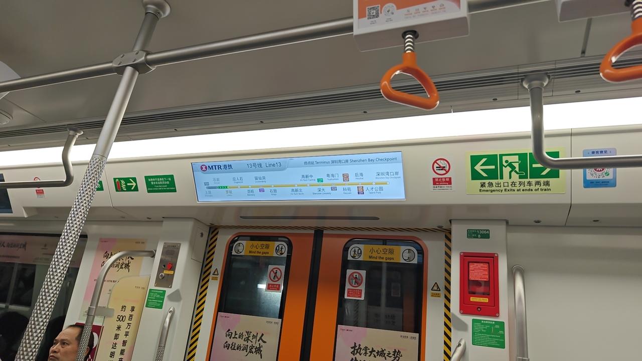 深圳地铁13号线的换乘设计，真的让人无力吐槽！就说后海站，从2号线转13号线，我