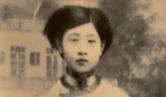 1941年，鬼子到火红峪村搜索时，发现了一名女八路军战士，鬼子以为捡到了大便宜，