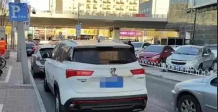 太原交警最近在很多路段开始了摩托车采集违停信息和处罚了。
这两年，自从淄博因为烧