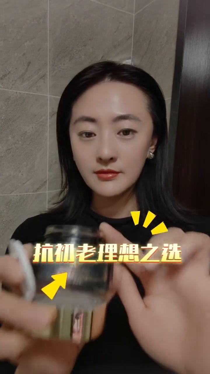 这款悦蕾抗皱紧致奢宠面霜也被称为悦蕾奢宠面霜，能够有效解决干燥缺水的问题，让肌肤