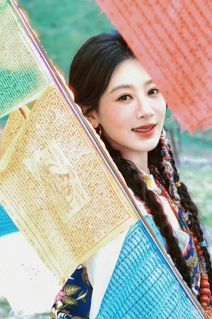 杨紫玉兰花开君再来 💜杨紫董竹君 我愿执笔弃花间，从此以后，离经易道，只为你。