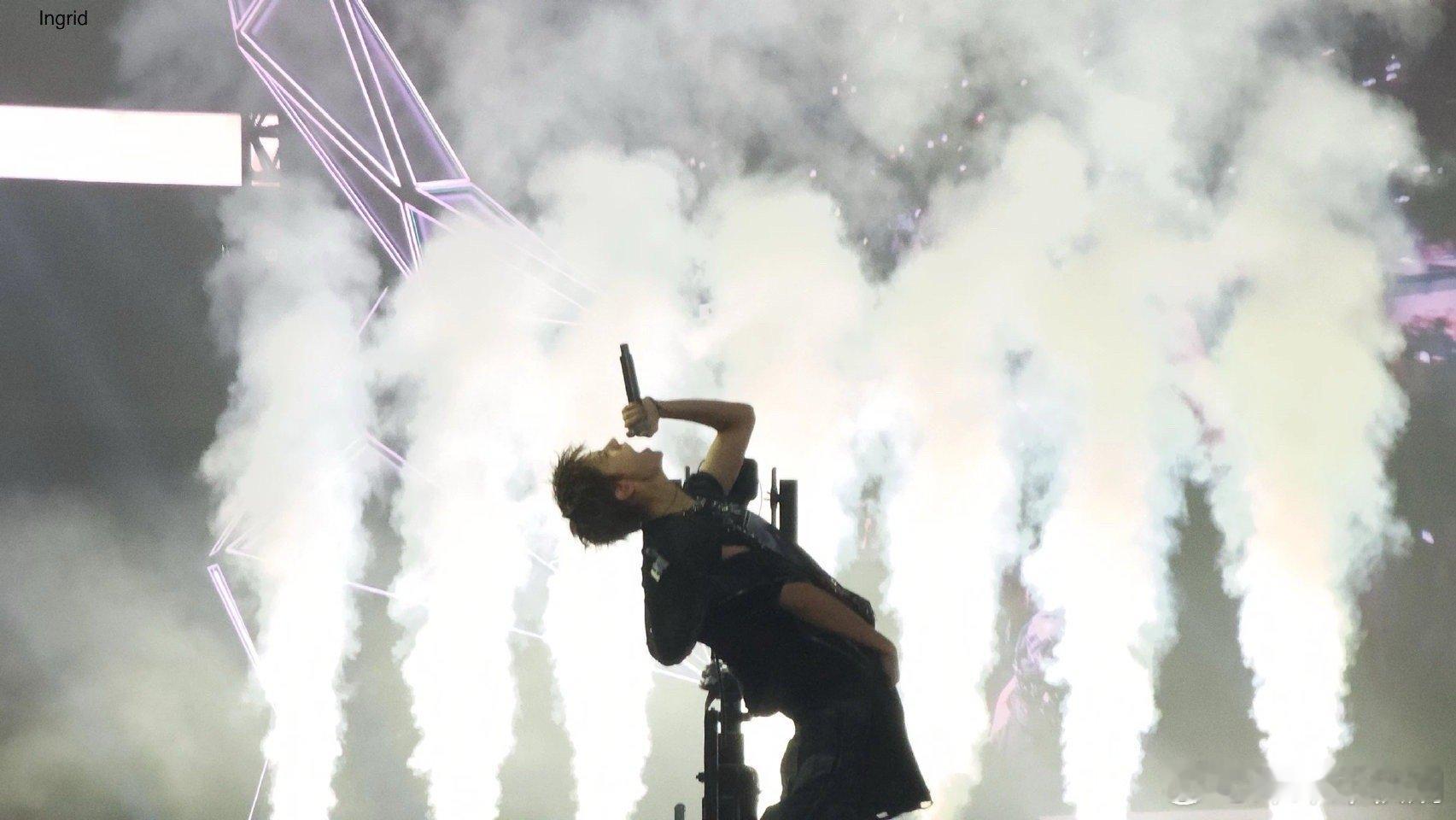 赵雨凡JAMES  👍赵雨凡狙心舞担 请全世界善待我们雨凡吧，他真的是一个很真