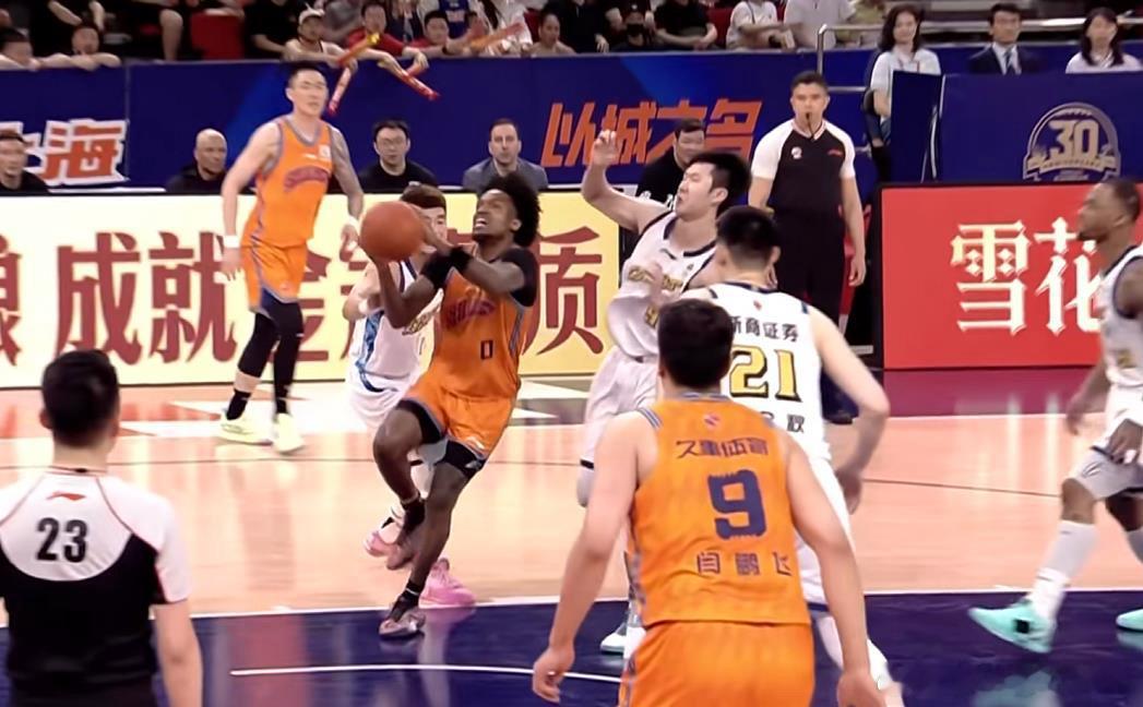 上海男篮2比0广厦男篮古德温3分绝杀！上海2-0广厦！布朗50分难救主，他31分