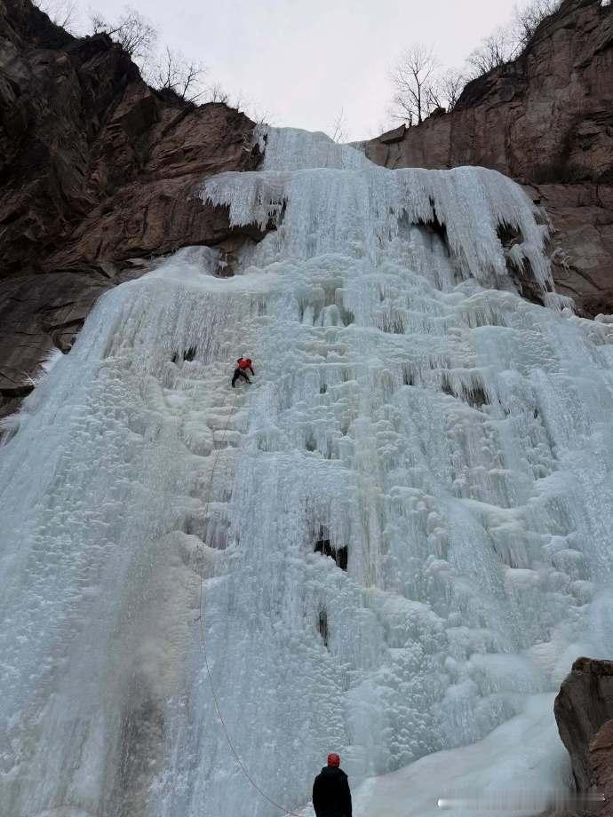 王一博冬训结束王一博晒攀冰照王一博更新动态！冬训结束晒攀冰照，Instagram