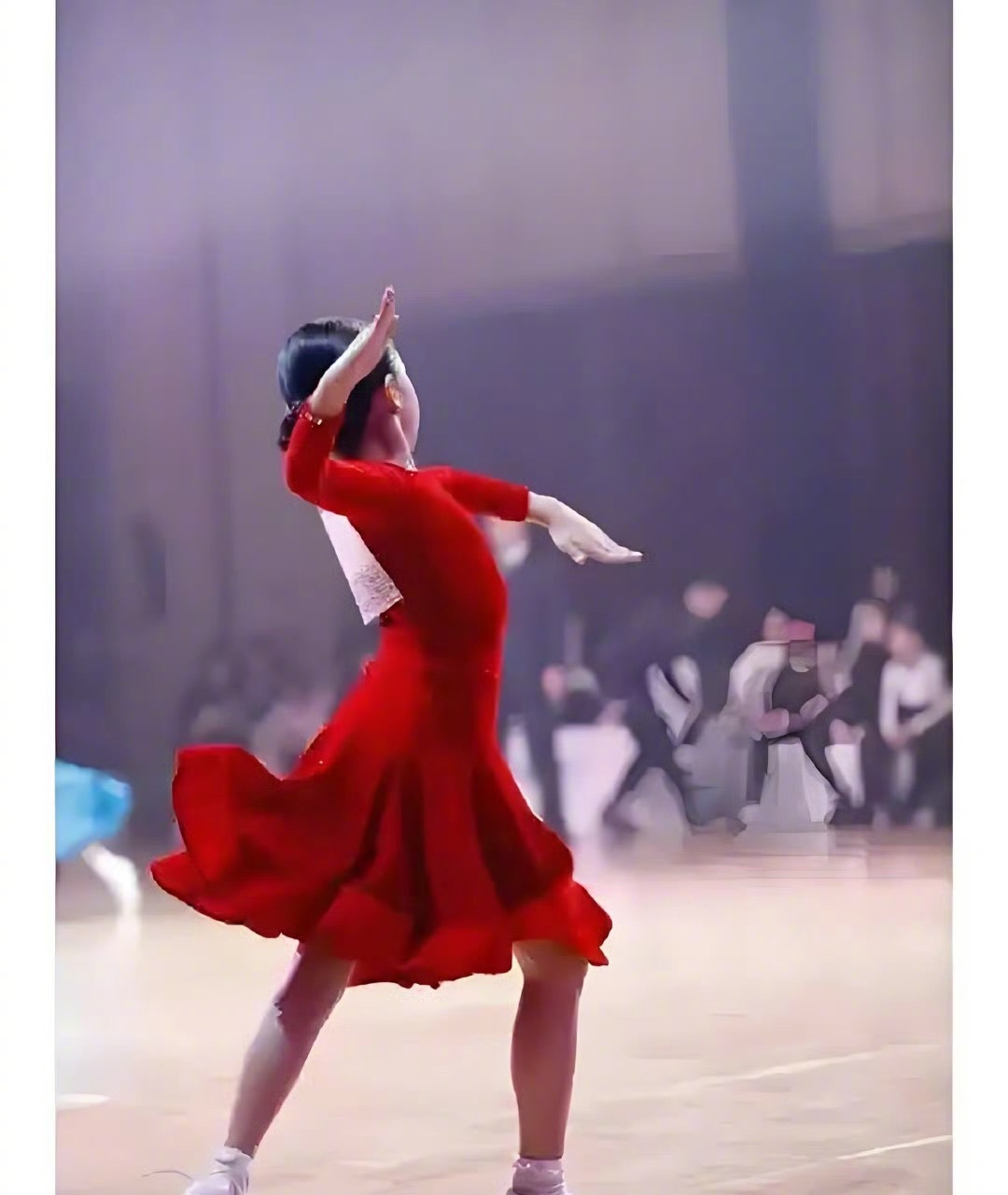 邓超女儿拉丁舞英国夺冠看来邓超没有遗传到小花的舞蹈天赋[doge][doge][