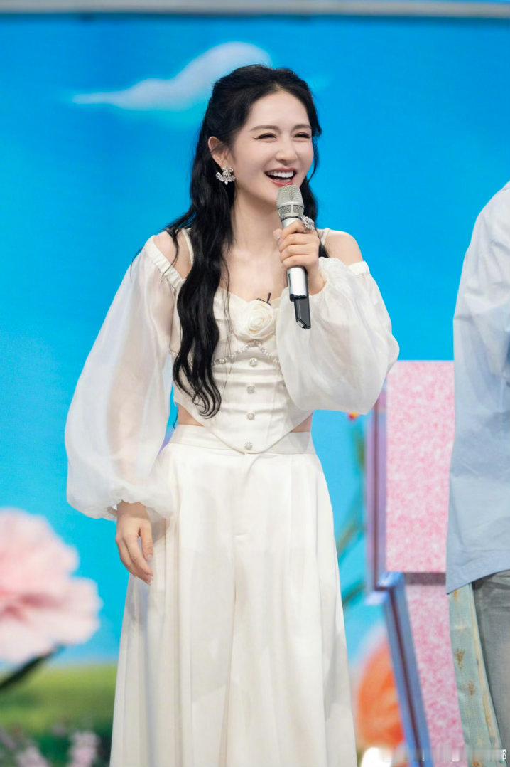 谢娜丁程鑫相爱相杀倾囊相授的弟弟和念念不忘的姐姐！丁程鑫没去成演唱会，谢娜追着要