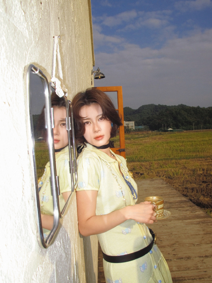 赵昭仪法式田园风美女没有人能拒绝赵昭仪这组法式田园写真吧，明媚又柔和，美出了新高