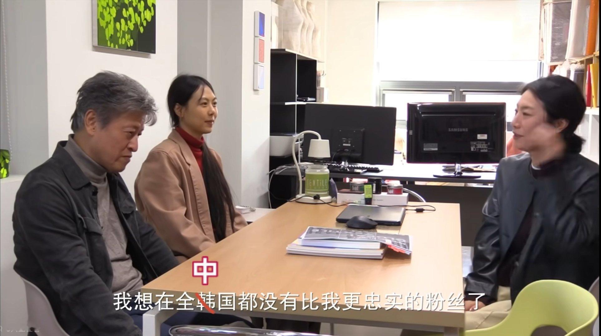 在高铁上把《在溪边》看了，这样的话金敏喜和洪尚秀合作的所有电影我都看完了（最喜欢